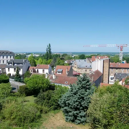 Apartment Versailles Cyr L'ecole - Gare Sncf A 100m Et Parking Prive Saint-Cyr-l'Ecole