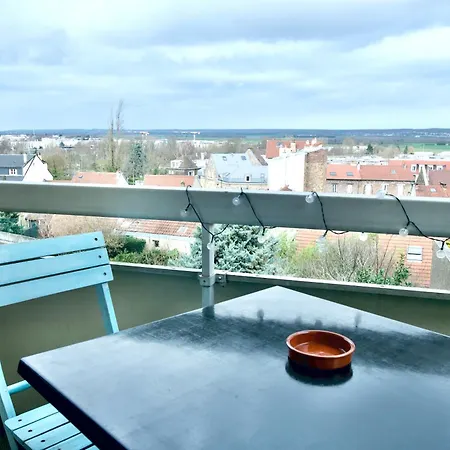 Apartment Versailles Cyr L'ecole - Gare Sncf A 100m Et Parking Prive Saint-Cyr-l'Ecole