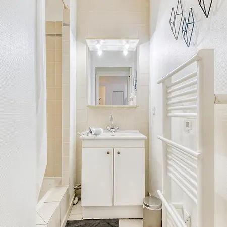 Apartment Versailles Cyr L'ecole - Gare Sncf A 100m Et Parking Prive