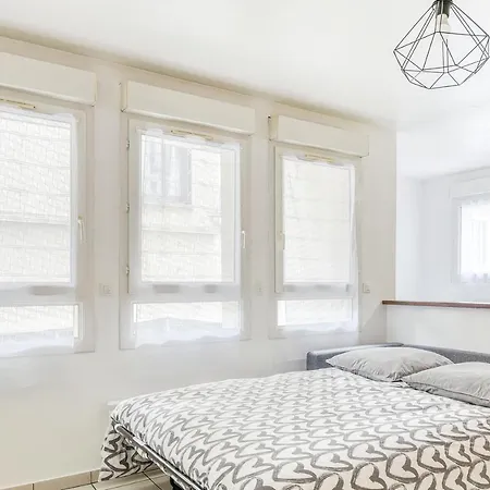 Apartment Versailles Cyr L'ecole - Gare Sncf A 100m Et Parking Prive