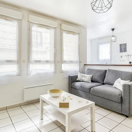 Apartment Versailles Cyr L'ecole - Gare Sncf A 100m Et Parking Prive Saint-Cyr-l'Ecole
