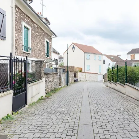 Versailles Cyr L'ecole - Gare Sncf A 100m Et Parking Prive