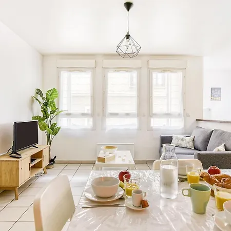 Versailles Cyr L'ecole - Gare Sncf A 100m Et Parking Prive Apartment *