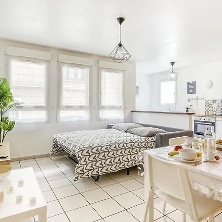 Versailles Cyr L'ecole - Gare Sncf A 100m Et Parking Prive Apartment Saint-Cyr-l'Ecole