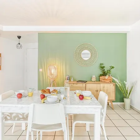 Apartment Versailles Cyr L'ecole - Gare Sncf A 100m Et Parking Prive