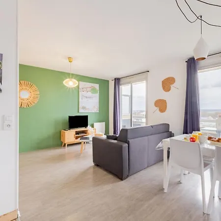 Apartment Versailles Cyr L'ecole - Gare Sncf A 100m Et Parking Prive *