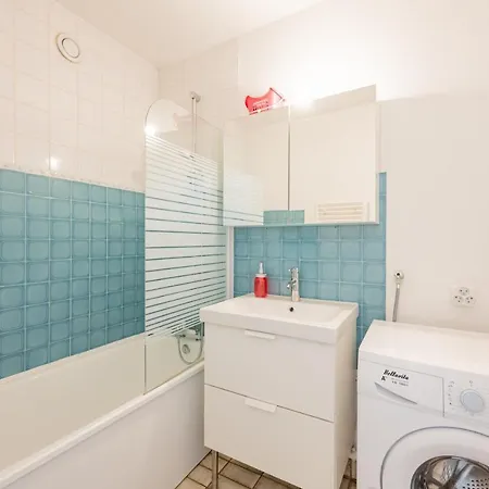 Apartment Versailles Cyr L'ecole - Gare Sncf A 100m Et Parking Prive *