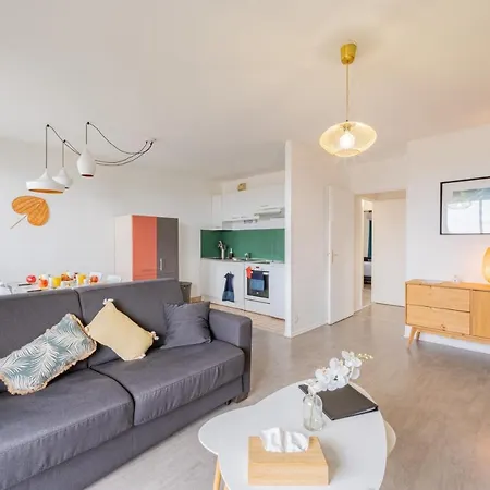 Versailles Cyr L'ecole - Gare Sncf A 100m Et Parking Prive Apartment Saint-Cyr-l'Ecole