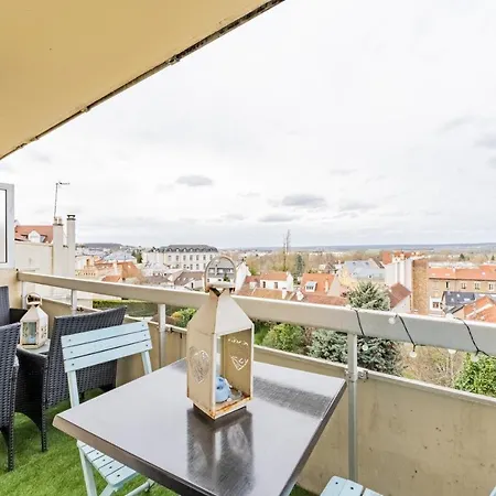 Apartment Versailles Cyr L'ecole - Gare Sncf A 100m Et Parking Prive *