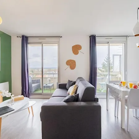Apartment Versailles Cyr L'ecole - Gare Sncf A 100m Et Parking Prive