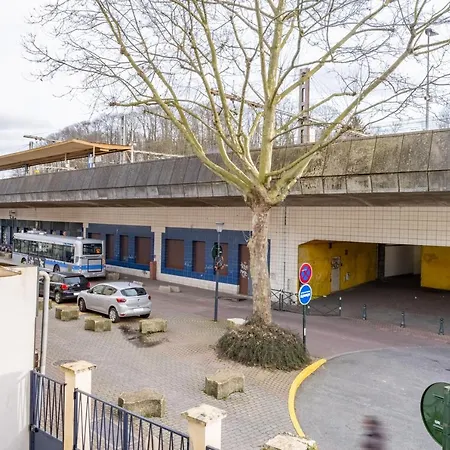Apartment Versailles Cyr L'ecole - Gare Sncf A 100m Et Parking Prive